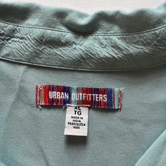 Urban Outfitters Pop Art Graphic Camp Button Up Shirt Blue XL - Picture 3 of 9